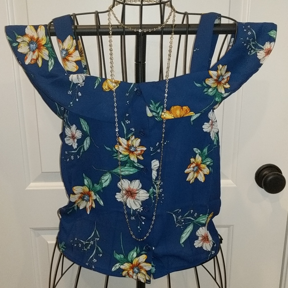 The Room ☀️🏵️🌼Summery floral Off Shoulder blouse 🌼🏵️☀️